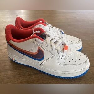 Big Kids Nike Air Force 1 LV8 White/Bright Crimson/Blue Photo Size 7Y